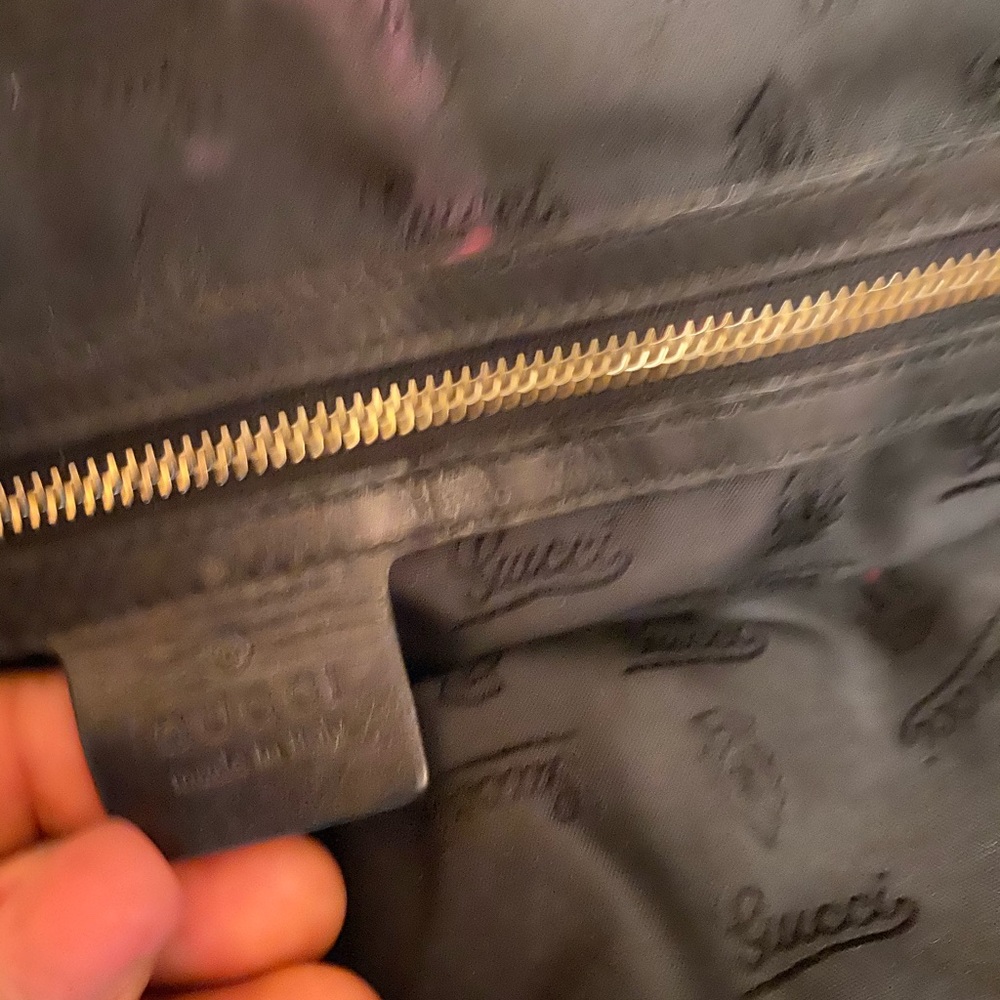 Authentic Gucci - Picture 4 of 8